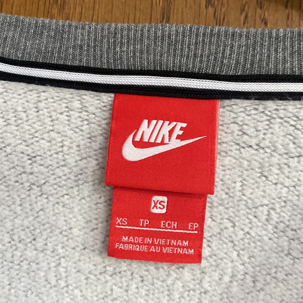 nike pullover - Picture 2 of 4